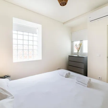 Monsanto Hill House - No 571 1e *